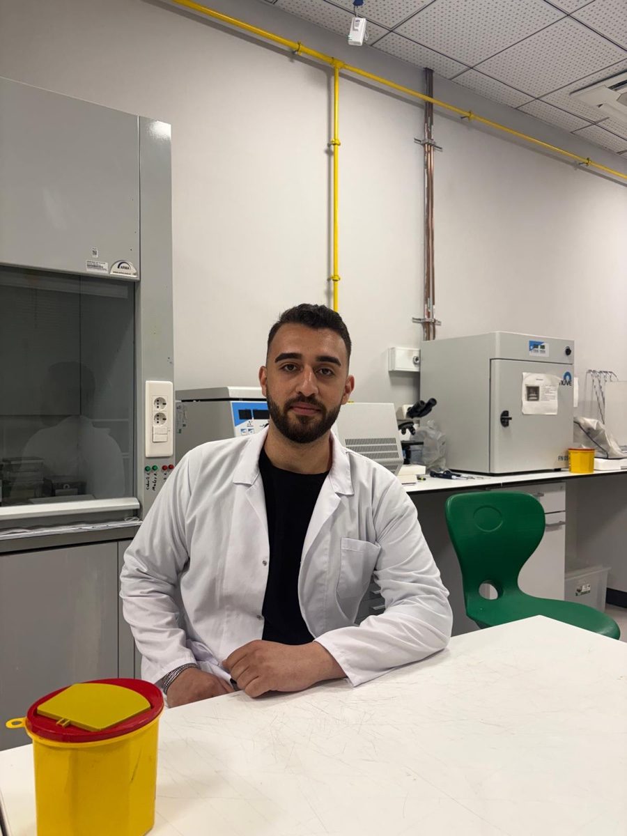 Babak MOUSAVIASL — Farhsan Academy Kurucusu, laboratuvarda